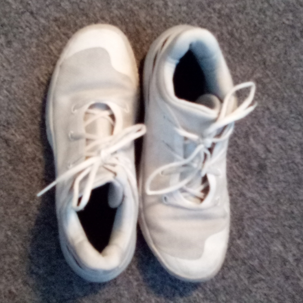 Shoes - Picture 3 of 4